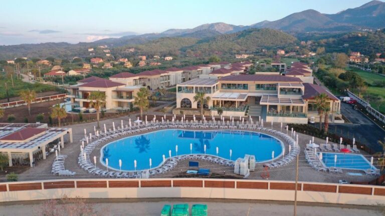 Almyros Beach Resort & SPA