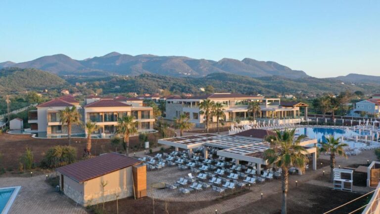Almyros Beach Resort & SPA