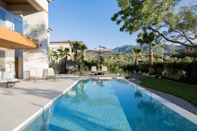 Almyros Beach Resort & SPA