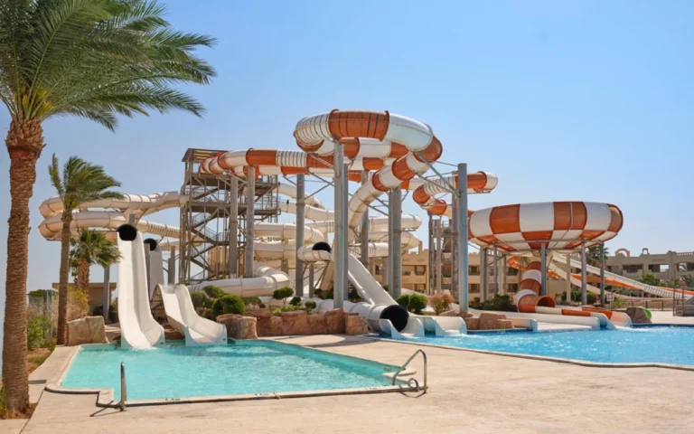Coral Sea Water World Resort