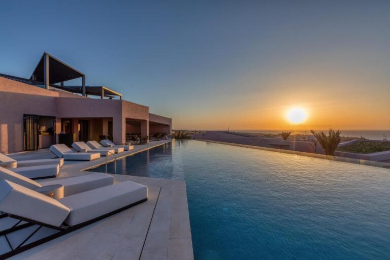 Domes Novos Santorini Autograph Collection