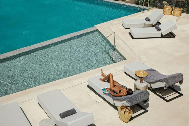 Domes Novos Santorini Autograph Collection
