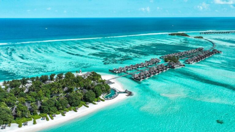 Four Seasons Resort Kuda Huraa