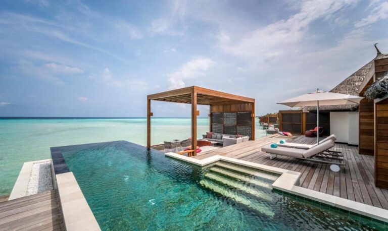 Four Seasons Resort Kuda Huraa