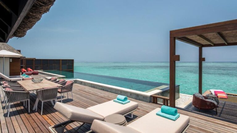 Four Seasons Resort Kuda Huraa