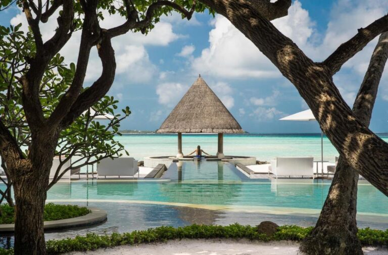 Four Seasons Resort Kuda Huraa