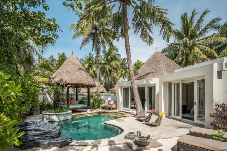 Four Seasons Resort Kuda Huraa