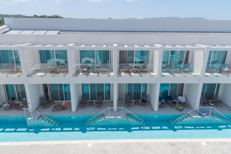 Mirage Bleu Resort