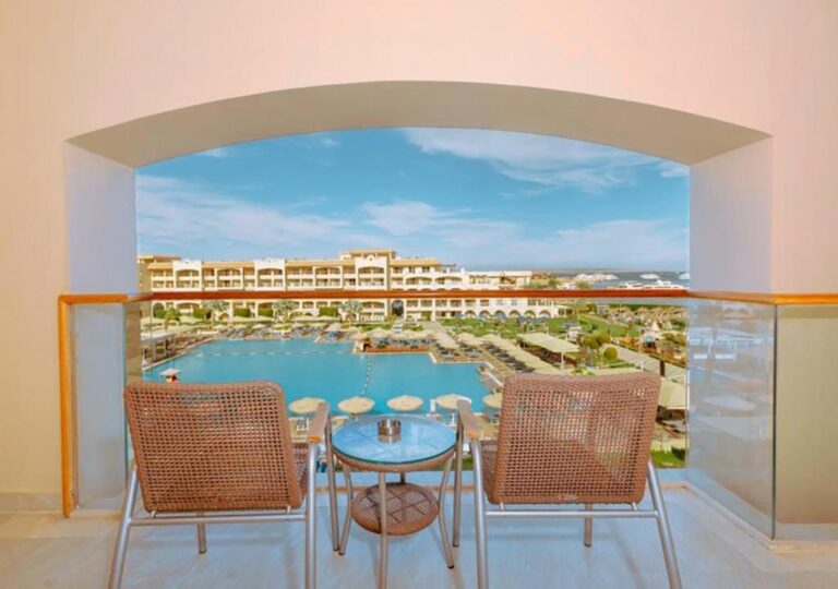 Pickalbatros White Beach