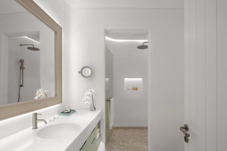 Anantara Santorini Abu Dhabi Retreat