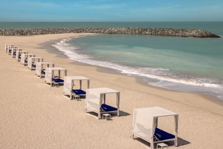 Anantara Santorini Abu Dhabi Retreat