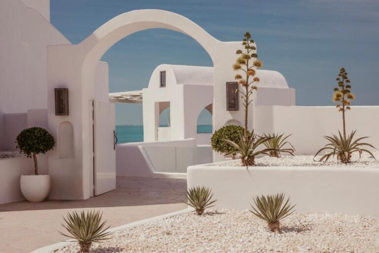 Anantara Santorini Abu Dhabi Retreat