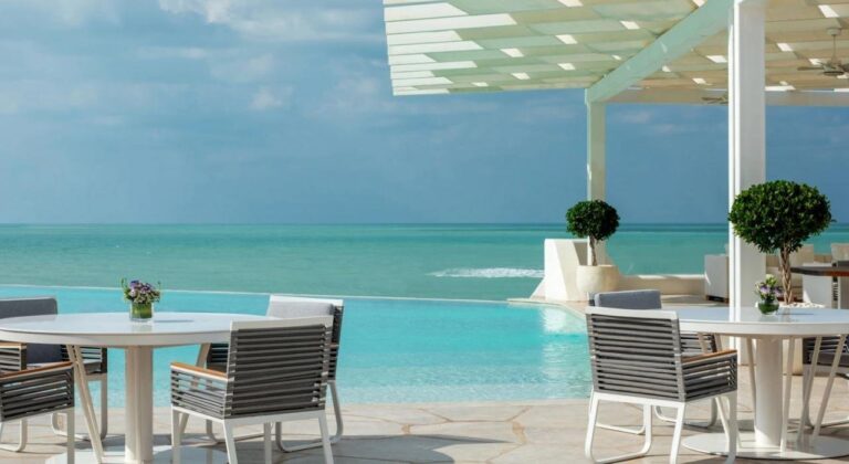 Anantara Santorini Abu Dhabi Retreat