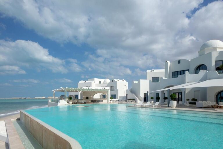 Anantara Santorini Abu Dhabi Retreat