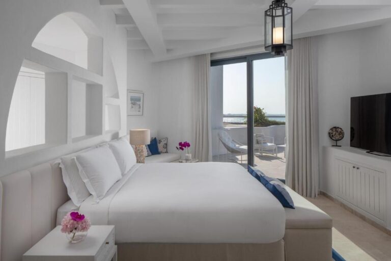 Anantara Santorini Abu Dhabi Retreat