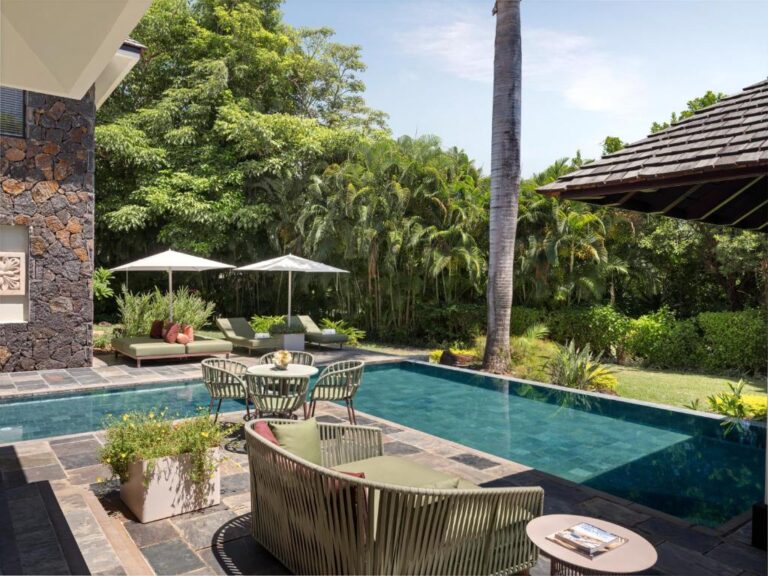 Four Seasons Resort at Anahita