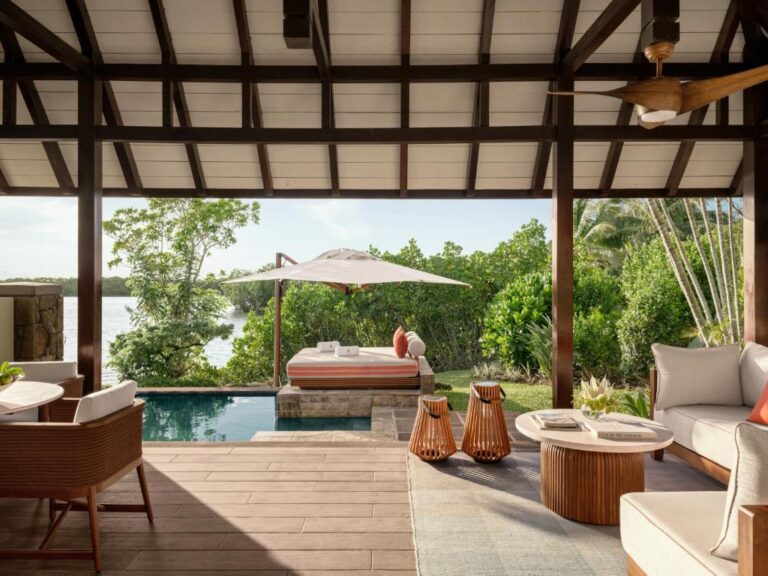 Four Seasons Resort at Anahita