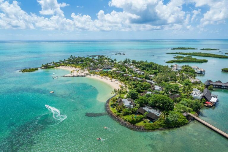 Four Seasons Resort at Anahita
