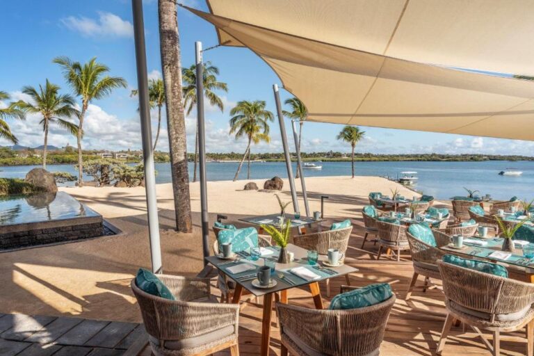 Four Seasons Resort at Anahita