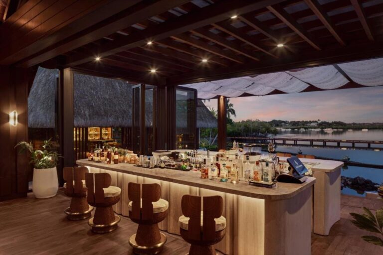 Four Seasons Resort at Anahita