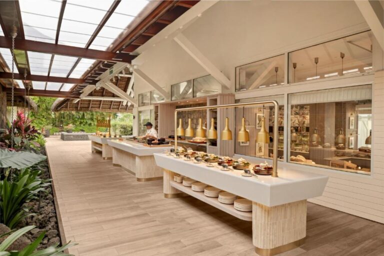 Four Seasons Resort at Anahita