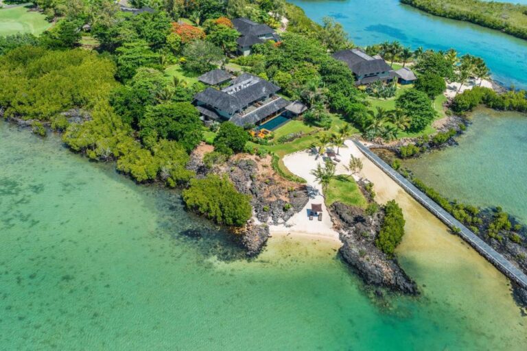 Four Seasons Resort at Anahita