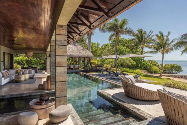 Four Seasons Resort at Anahita