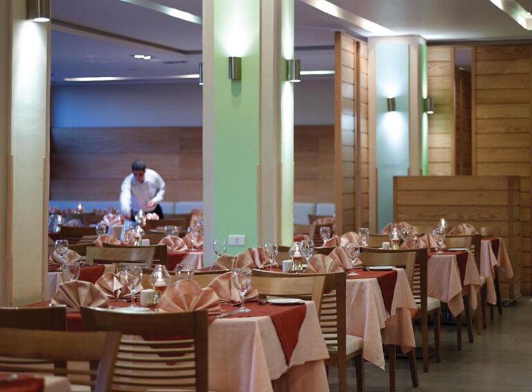 Coral Sea Aqua Club