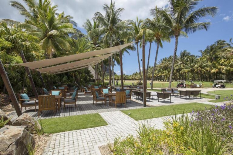 Paradis Beachcomber Golf Resort & Spa
