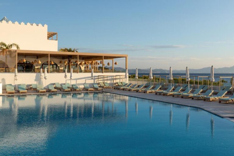 Oceanis Beach