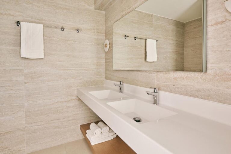 Oceanis Beach