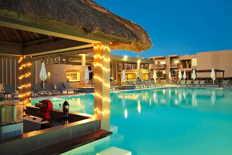Oasis Atlantico Salinas Sea