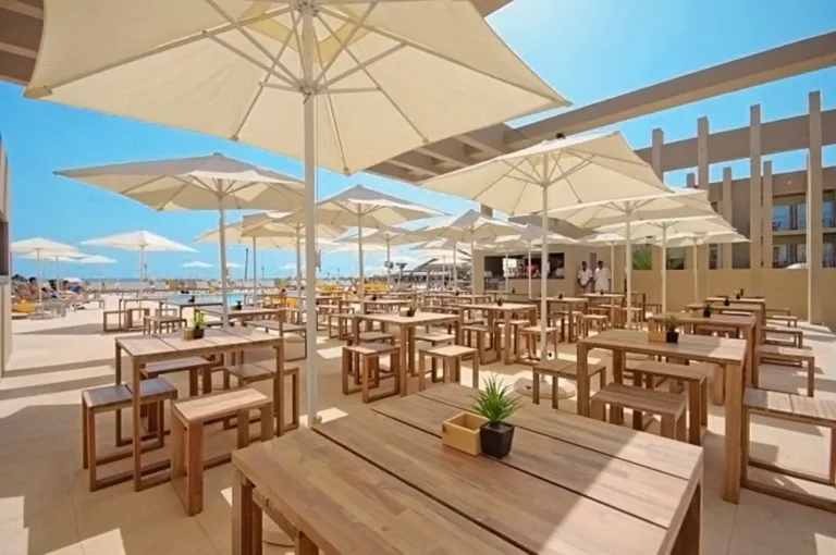 Oasis Atlantico Salinas Sea